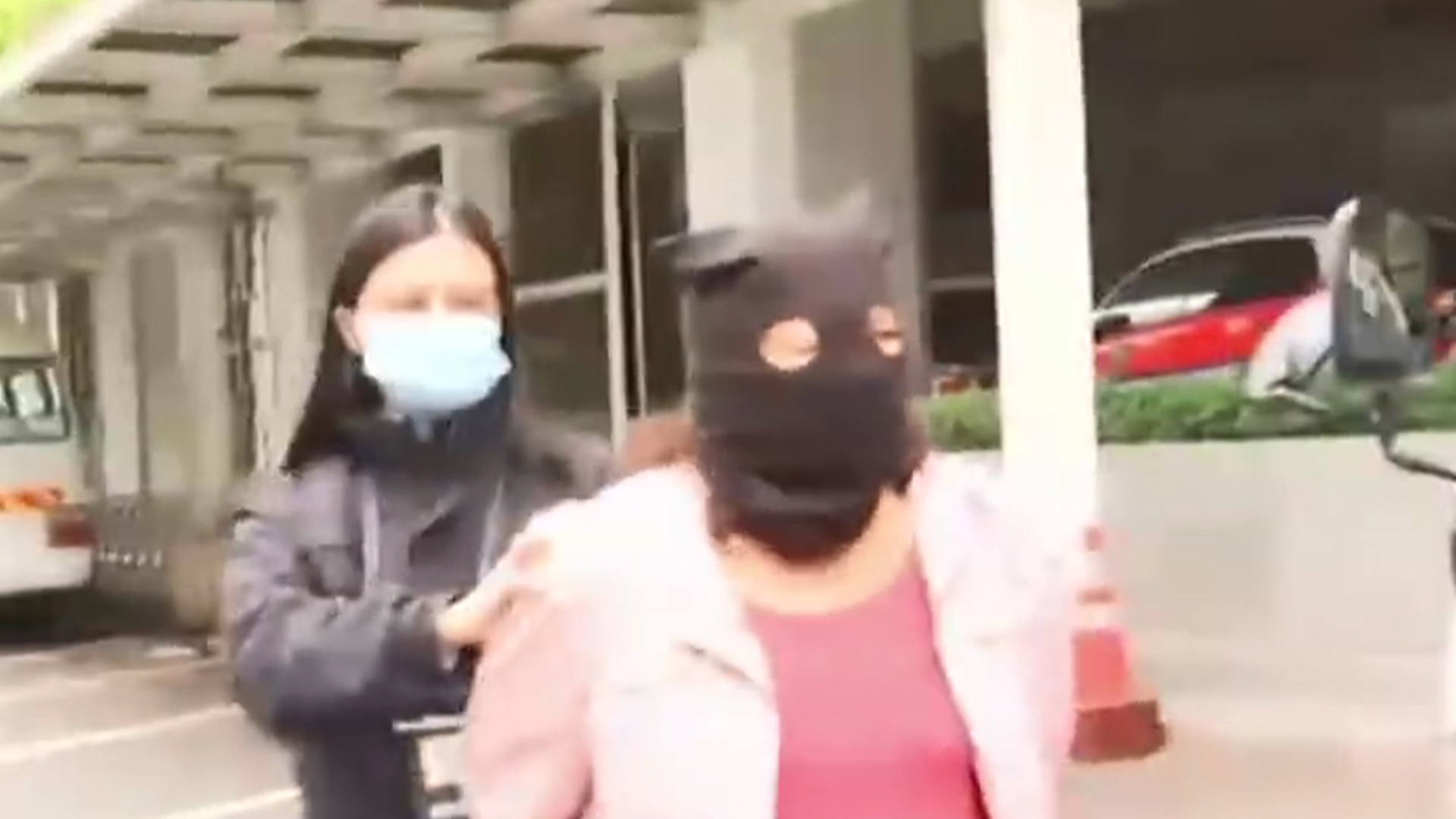 秘鲁籍母子吞下54个藏毒避孕套，入境澳门被捕