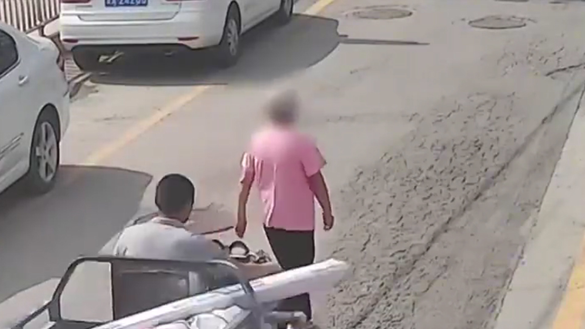 北京一男子开车低头接电话,不慎撞死老人!法院判了_凤凰网视频_凤凰网