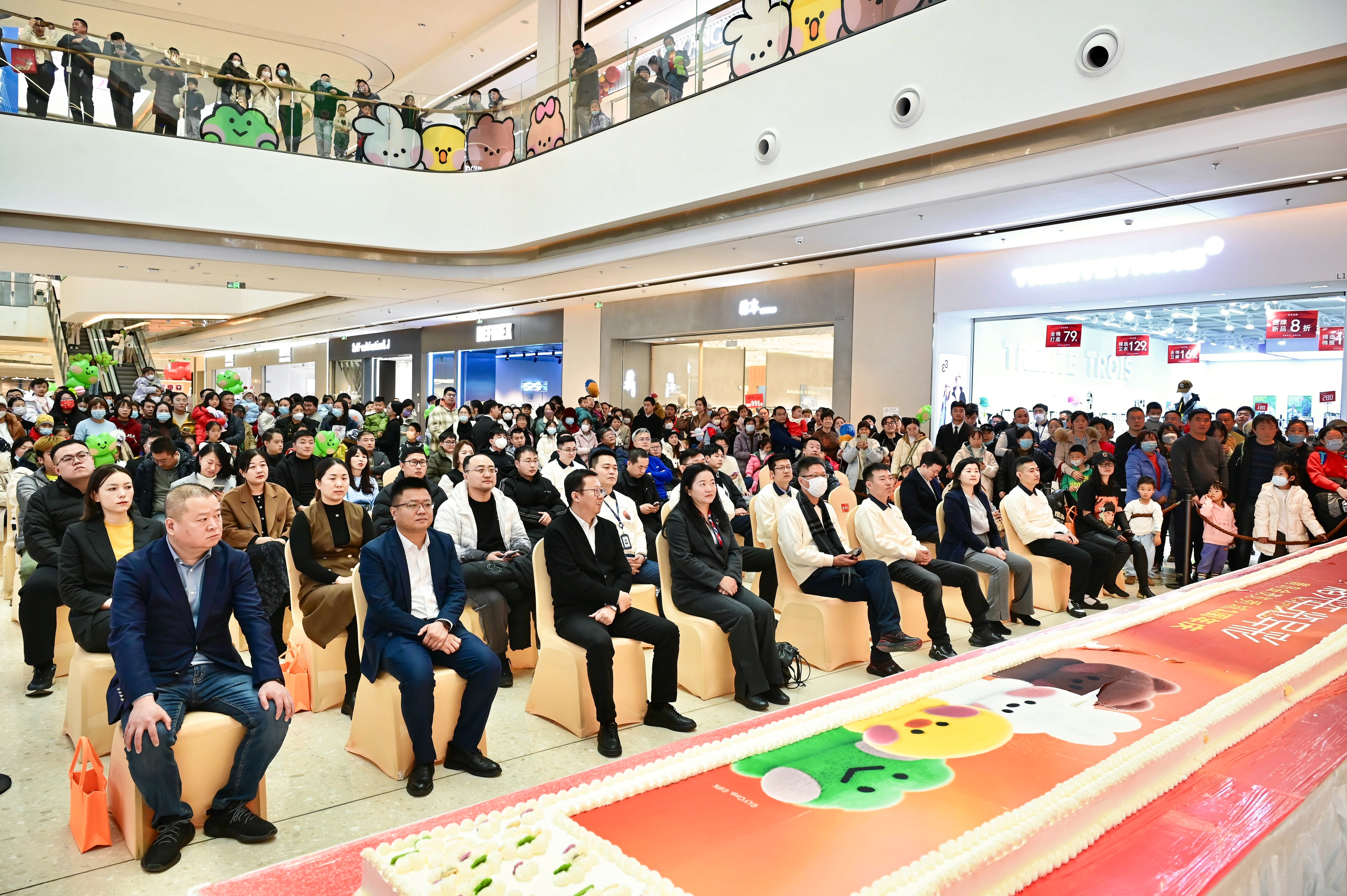 「熠光年 览异彩」青岛金茂览秀城一周年庆,与城市“共生共成长“