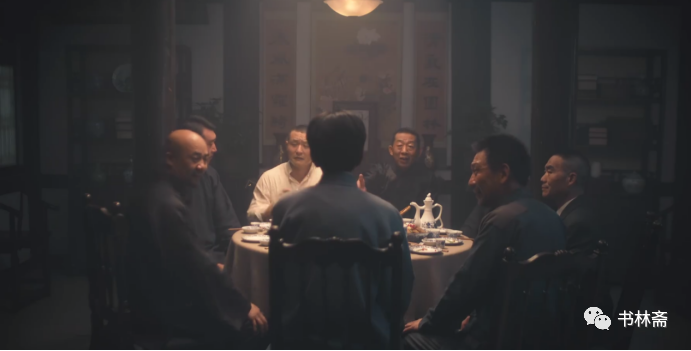 故事就是,后来的李立三、刘少奇都是穿着马褂或西服来的安源。