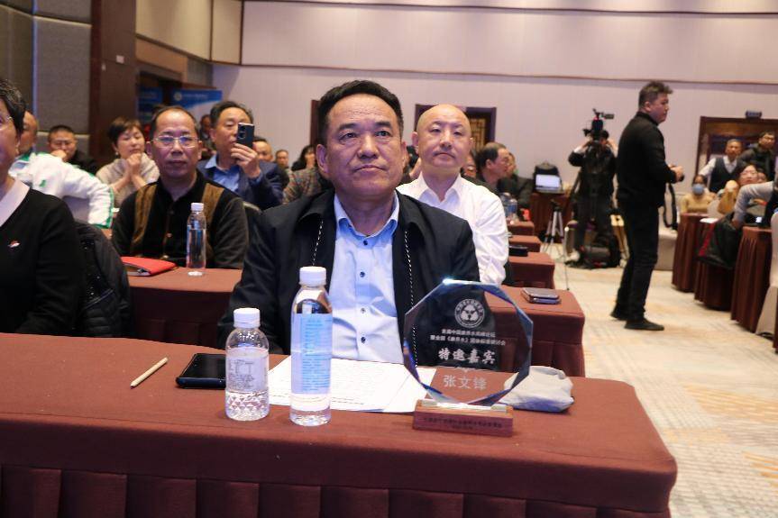 大学博士生导师舒为群,中国老年保健协会康养水专业委员会书记张文锋