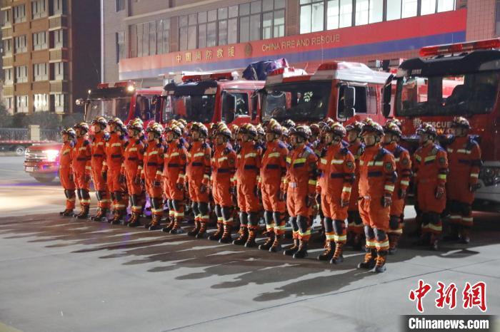 图为陕西消防集结待命,随时赶赴灾区增援。陕西消防供图