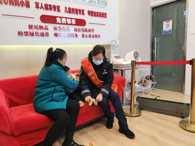 全员值守,凌晨探路,城运控股集团全力保障雪天乘客出行