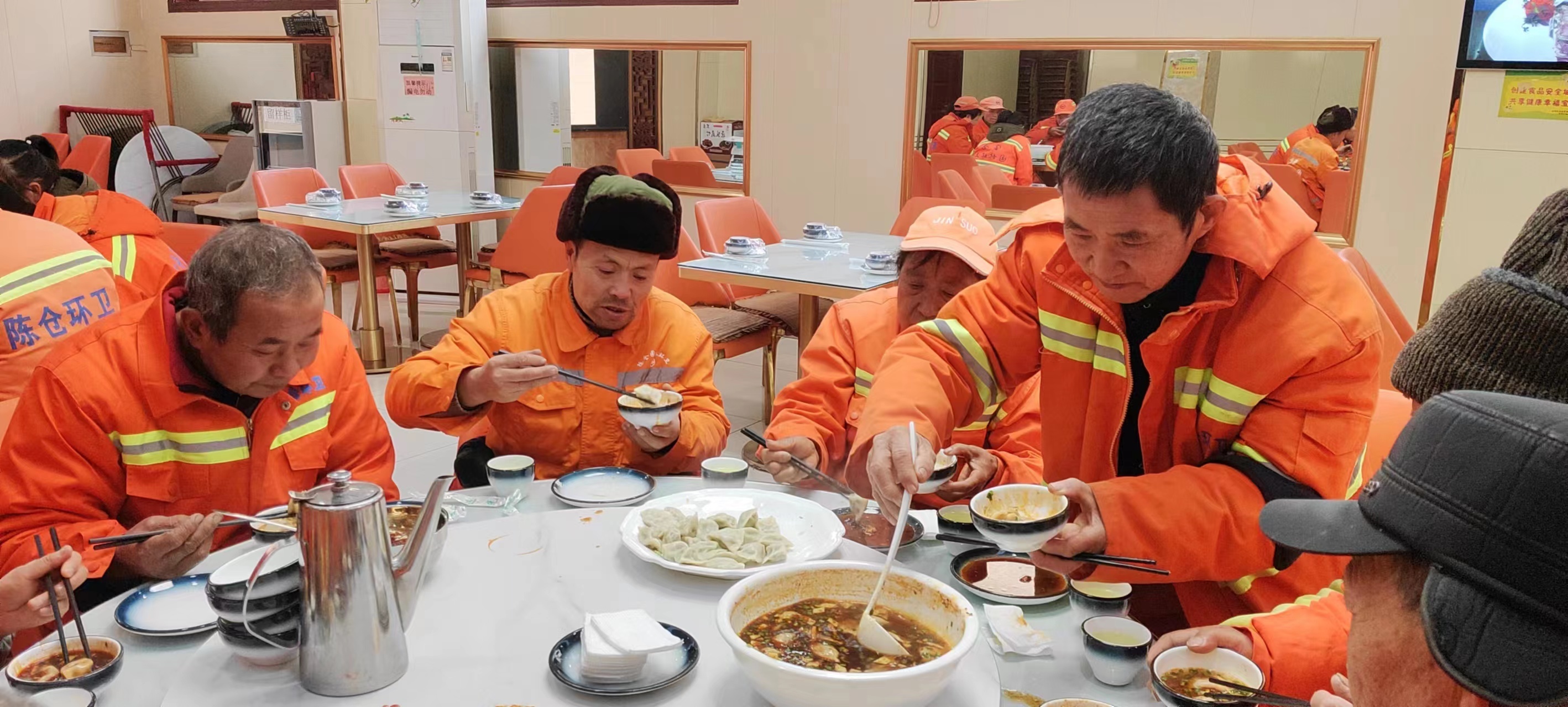 宝鸡市陈仓区：冬至爱心饺 浓浓环卫情