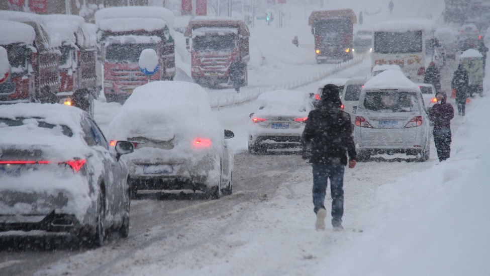 积雪超70厘米破历史纪录！威海遭遇极端暴雪_凤凰网