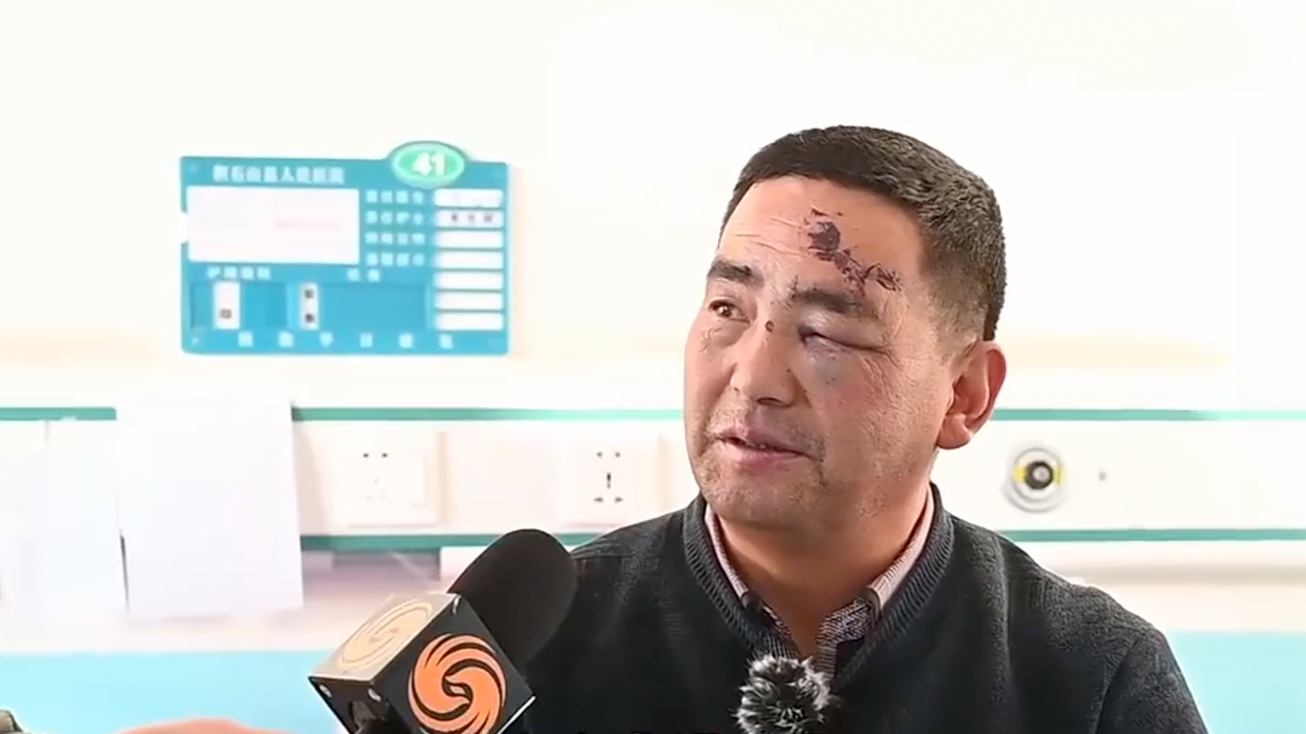 凤凰记者直击积石山县医院地震伤员救治情况