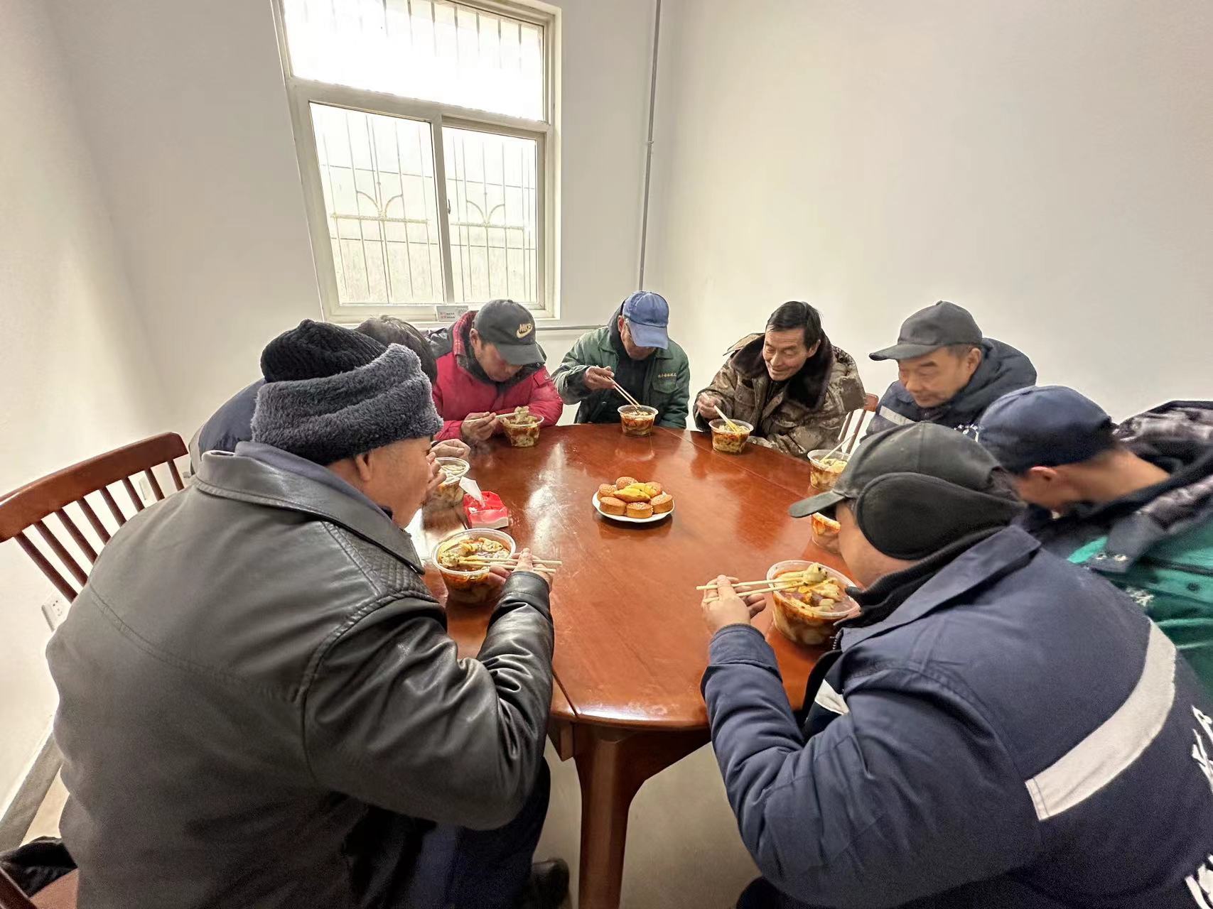 宝鸡市陈仓区：冬至爱心饺 浓浓环卫情