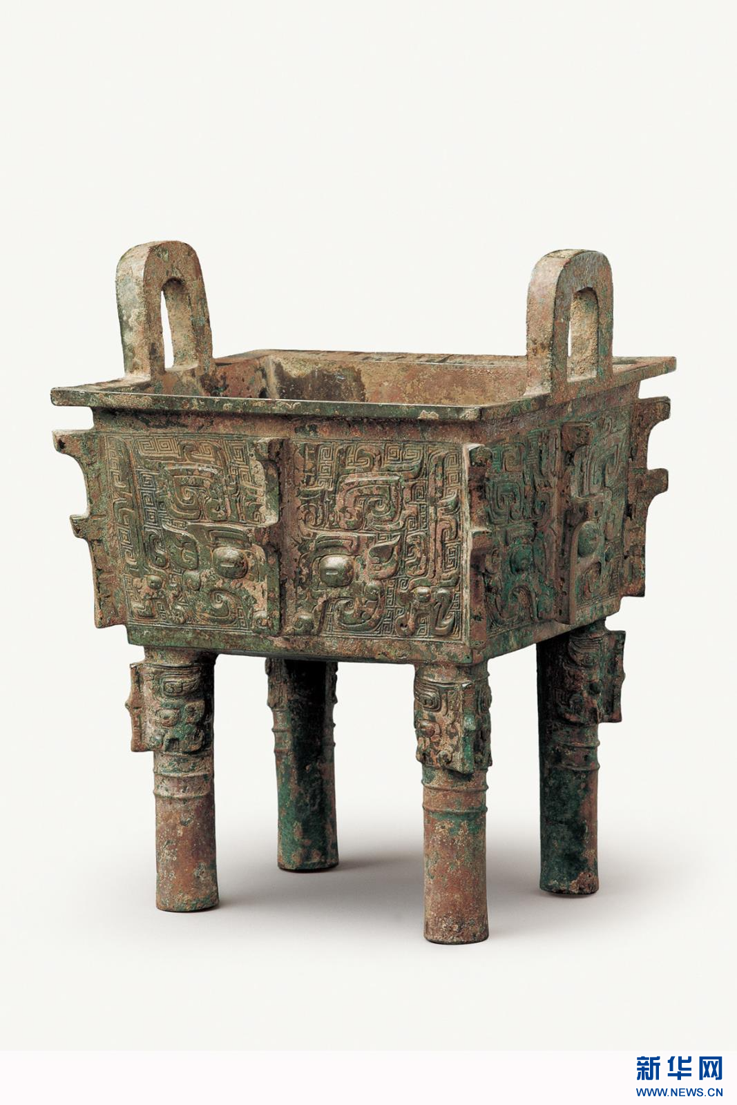 灵台县白草坡　伯铜方鼎　西周