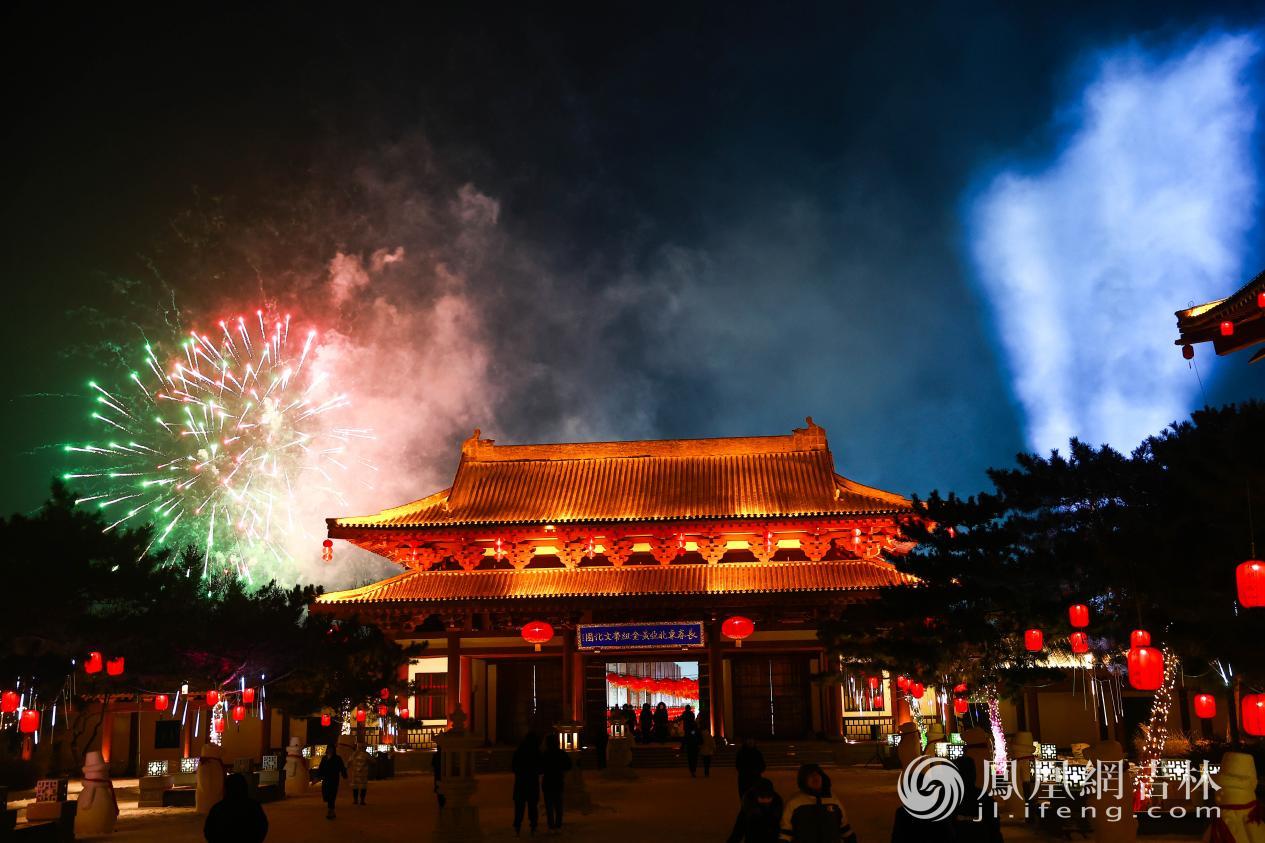 烟花绚烂，点亮冬至夜。