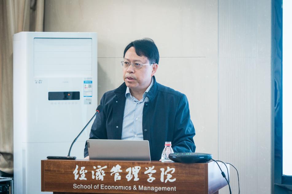 徐璋勇教授做《中国西部发展报告(2023)》(西部蓝皮书)成果发布