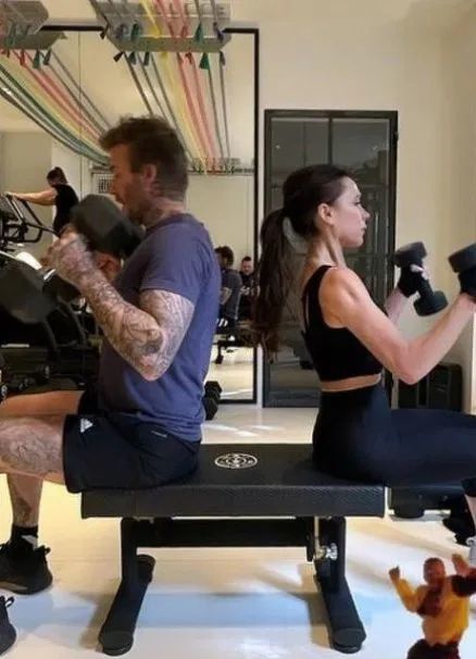 贝嫂把小贝的翘臀照po网上，全网围观：圣诞福利吗这是？！