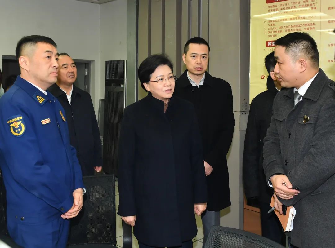 韩立明以四不两直方式检查节日安全生产工作