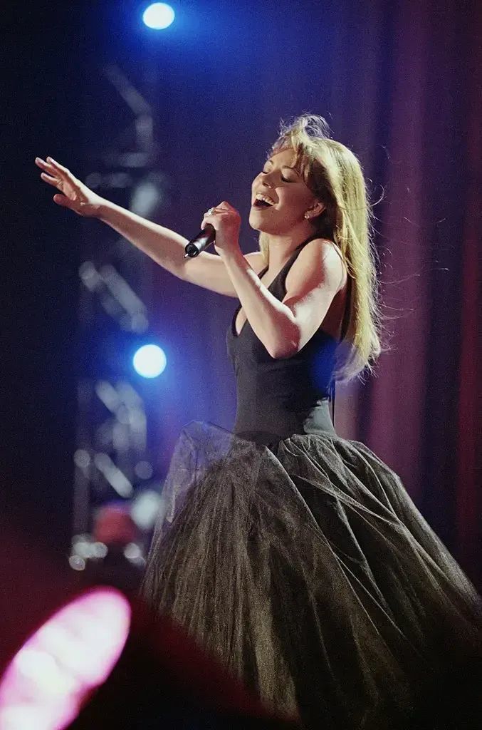 被小14岁男友逼婚生娃？50+天后怒斩7年情，专心搞事业太霸气了！