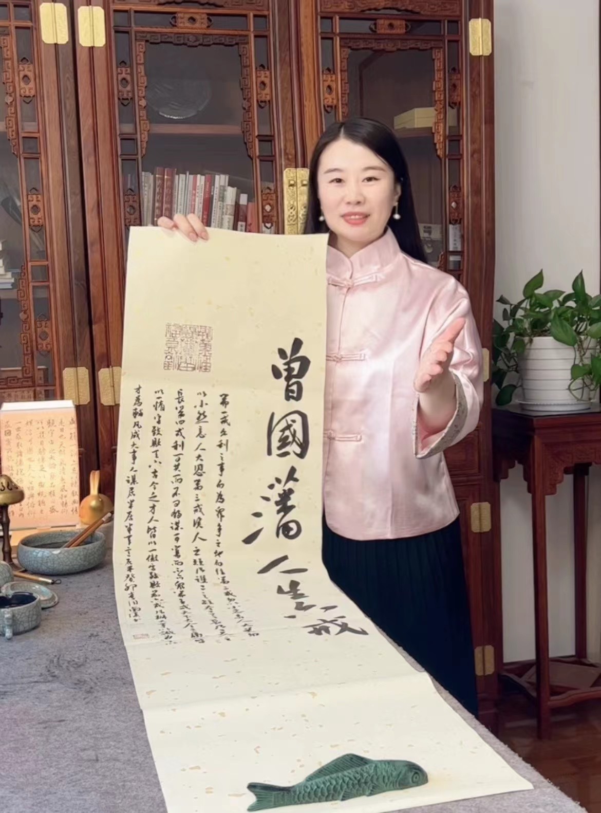 并获得官方的认可和肯定,现多个书法作品被各地艺术画廊签约收藏