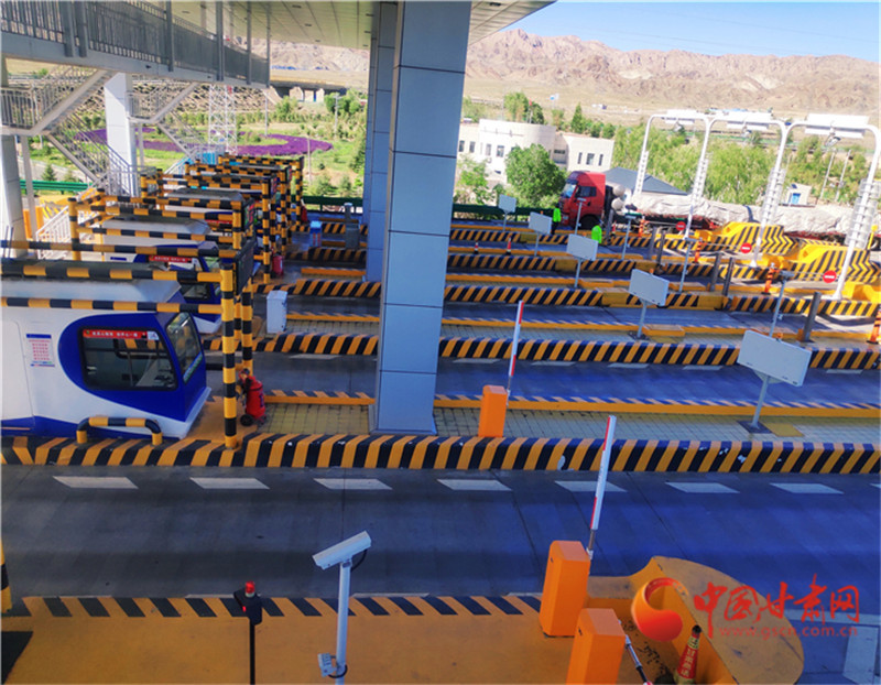 甘肃公路新规下月施行：明确拒超责任避免天价拖车费