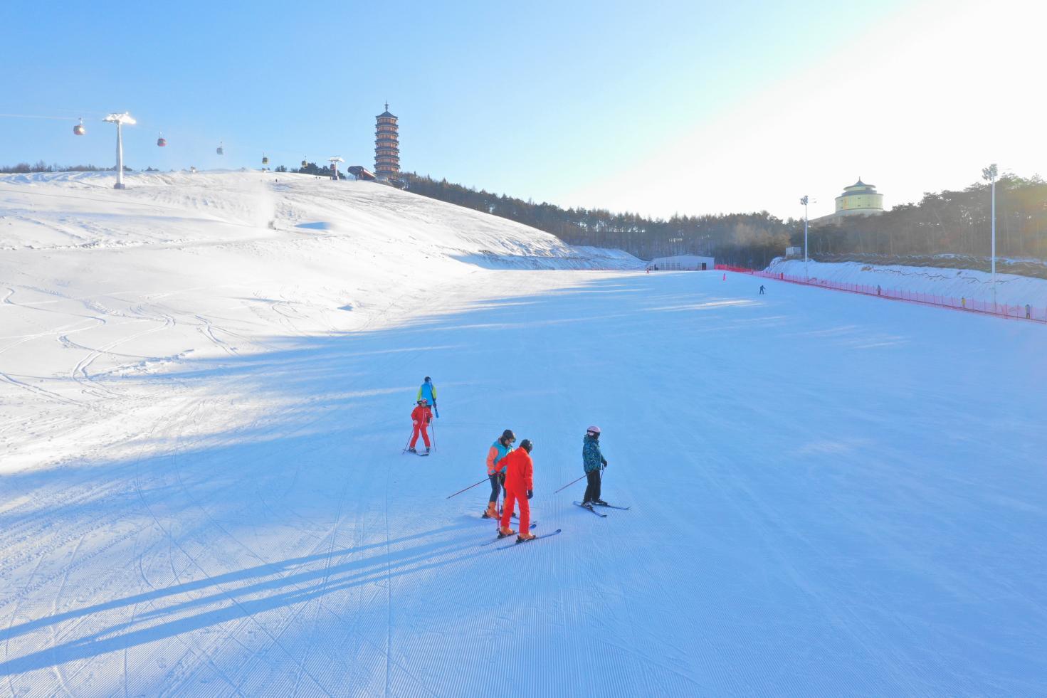梅河口五奎山滑雪场。
