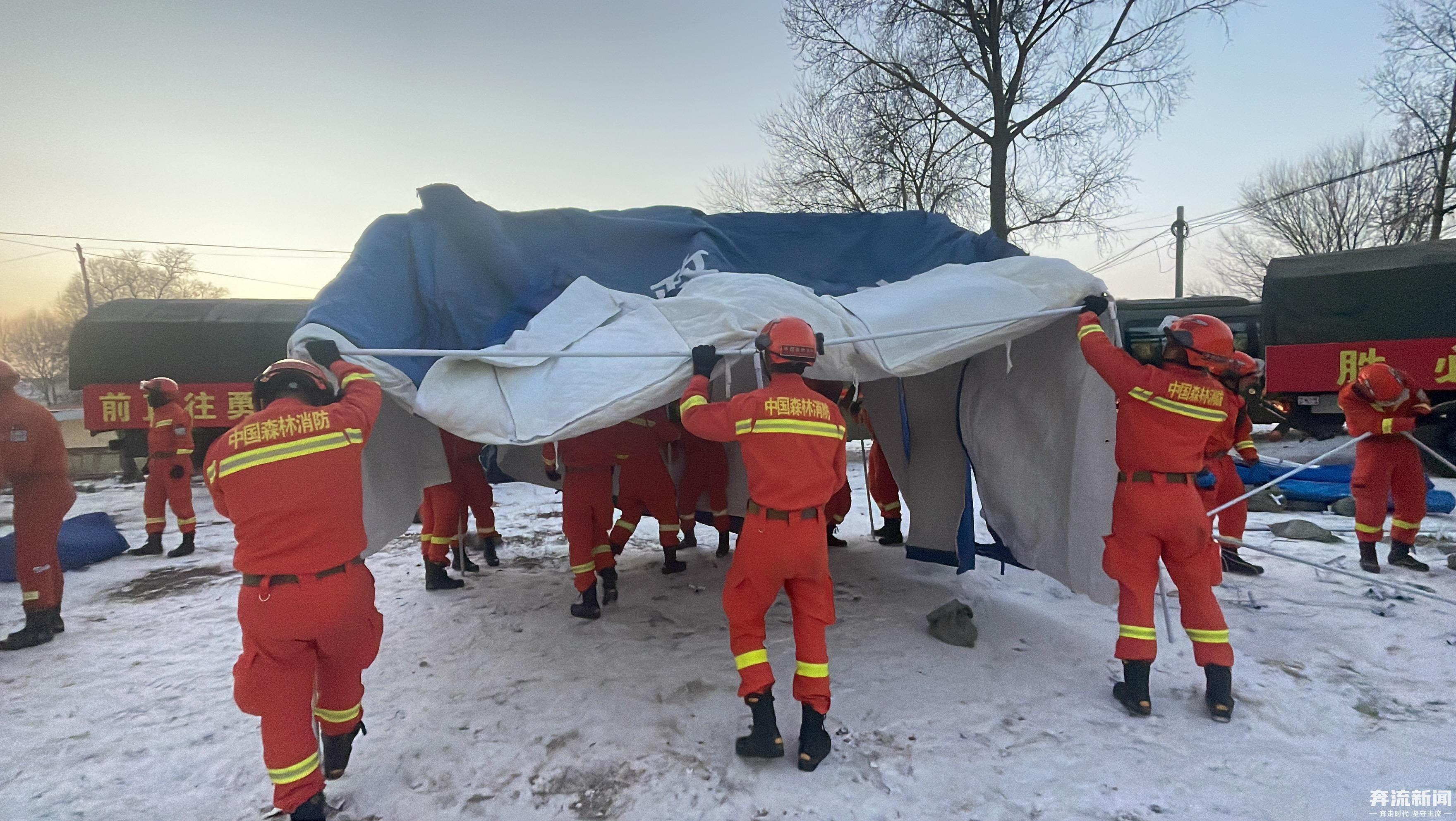 经历酷暑再战严寒 重庆山火英雄消防员奋战(28407951)-20231223201629.jpg