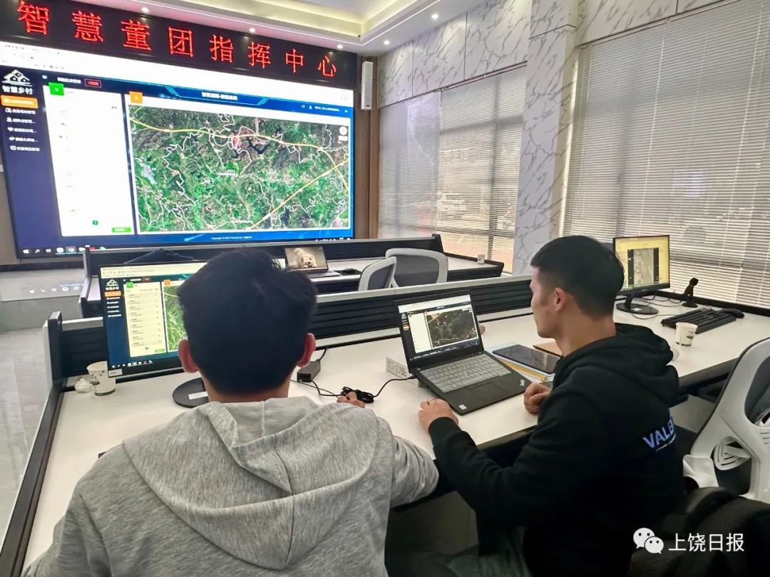 上饶经开区董团乡利用大数据智慧平台，对区域内实时全面监控，严阵以待做好应急处置工作。记者 戴越 摄