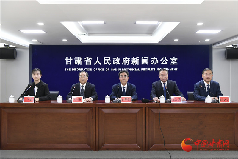 甘肃公路新规下月施行：明确拒超责任避免天价拖车费