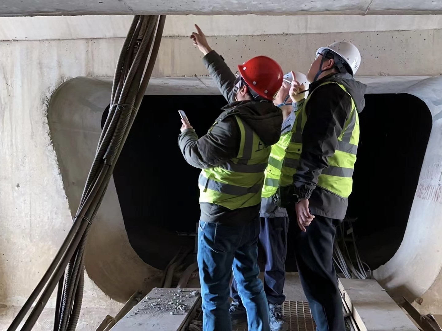 假期将至，5G带您打卡“不限速高速公路”“最长跨海大桥”