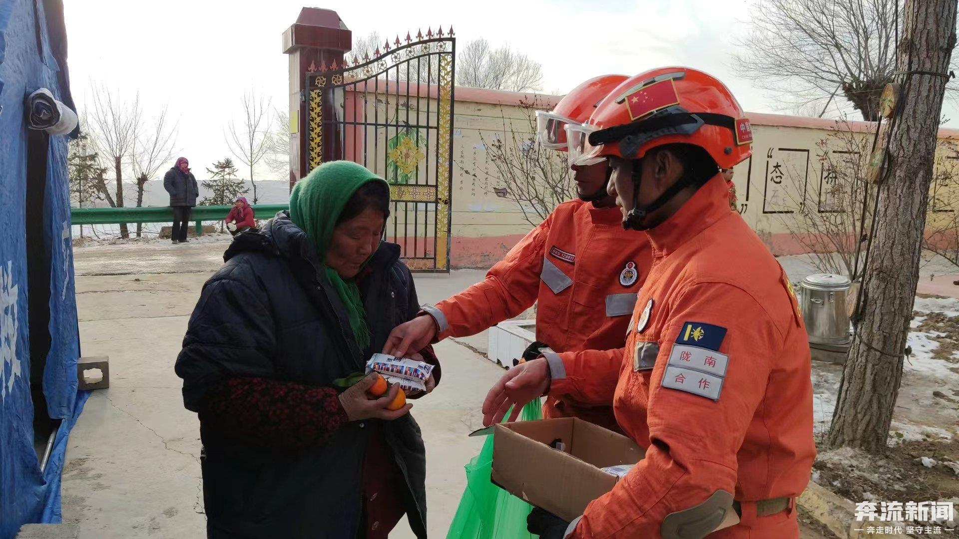 经历酷暑再战严寒 重庆山火英雄消防员奋战(28407954)-20231223201638.jpg