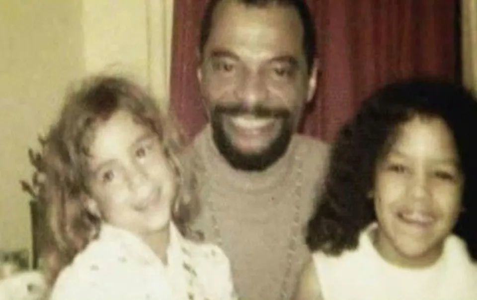 被小14岁男友逼婚生娃？50+天后怒斩7年情，专心搞事业太霸气了！