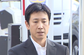 现场照曝光  《寄生虫》韩国演员李善均自杀身亡 曾因涉毒被传唤调查