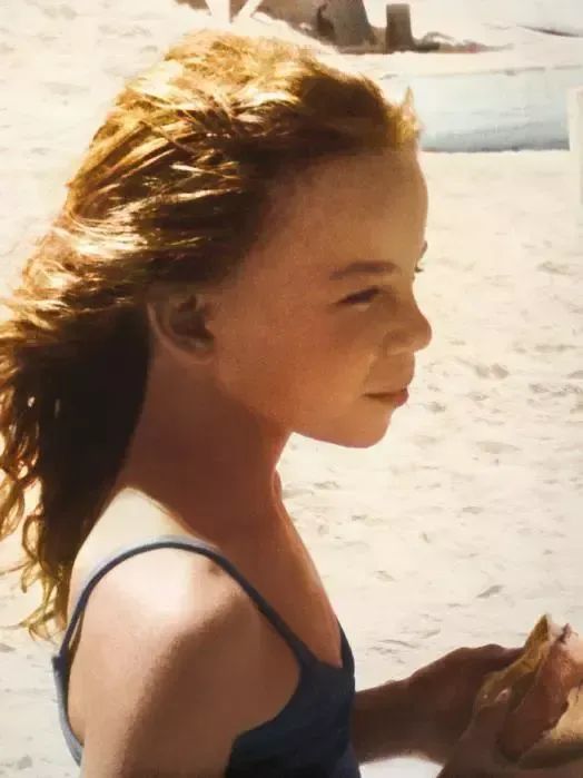 被小14岁男友逼婚生娃？50+天后怒斩7年情，专心搞事业太霸气了！