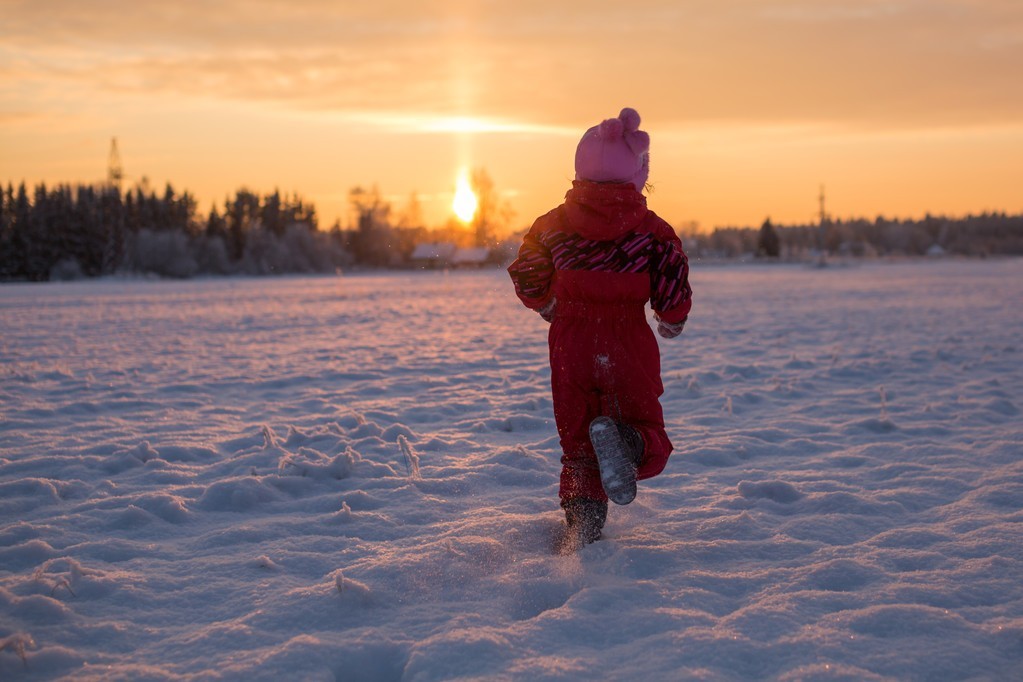 宅家御寒不如来一次冬日慢跑，但别忘了穿上护足儿童运动鞋