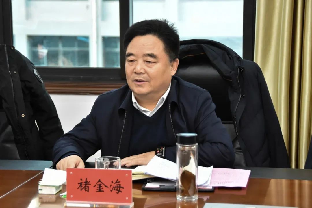 高校党委理论学习中心组巡听旁听督导工作组第一组组长、信阳学院党委书记褚金海讲话