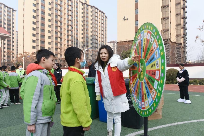 西安國際港務區開展垃圾分類進校園宣傳活動