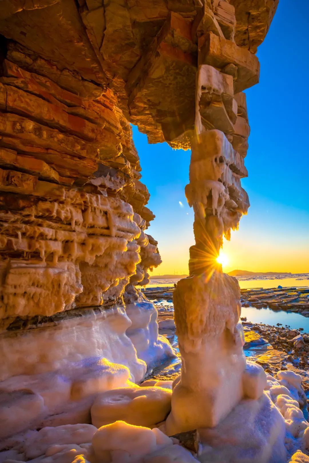 “海辽宁”的排石，独一无二的冰雪风景。