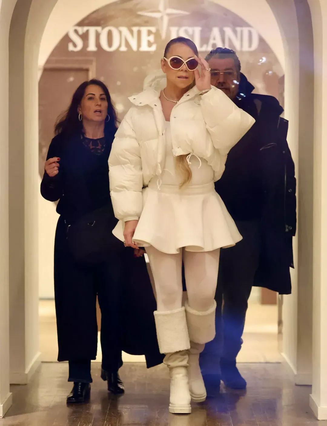 被小14岁男友逼婚生娃？50+天后怒斩7年情，专心搞事业太霸气了！