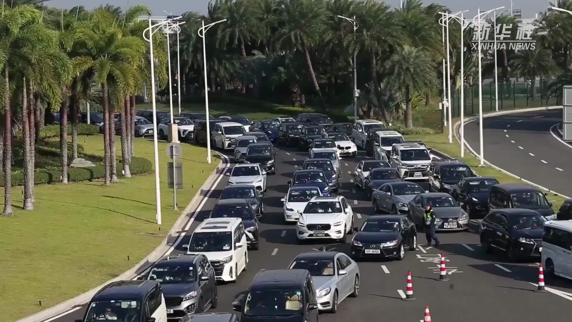 大橋珠岸入境車多 警籲錯峰出行