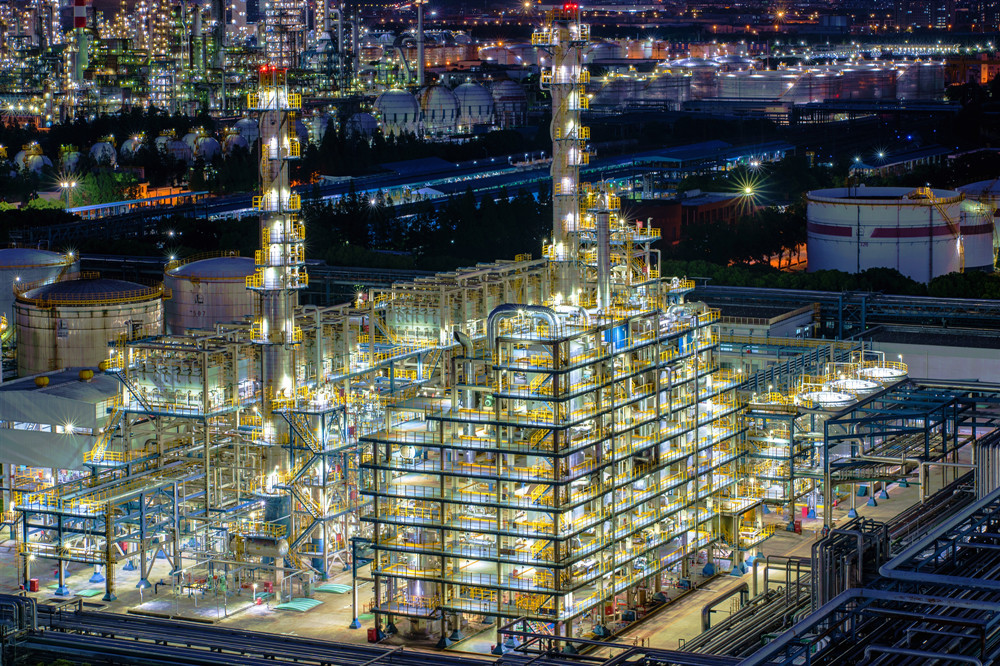 镇海炼化成国内第一家拥有三大航油生产技术及能力的石化企业