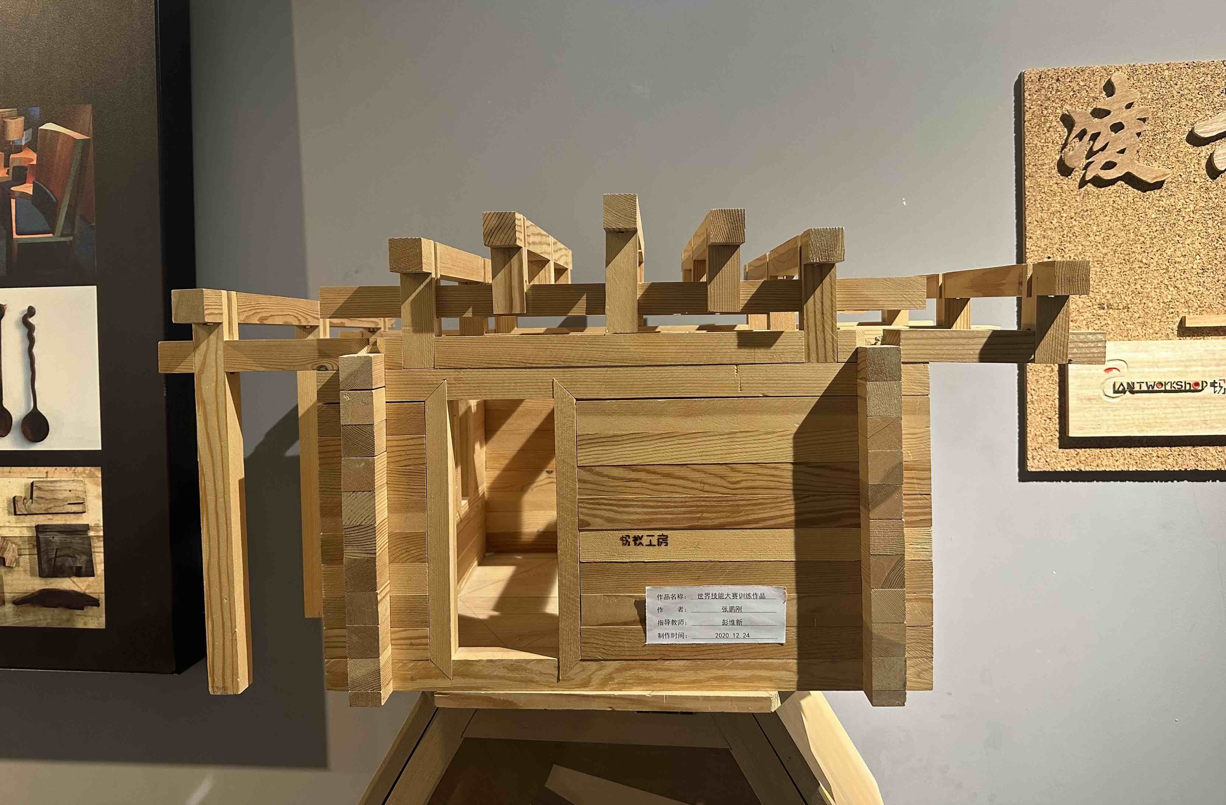 ▲泸沽湖传统建筑木楞房