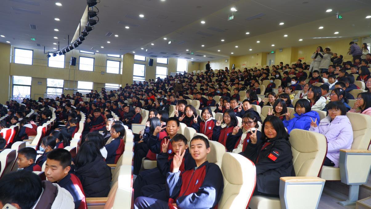 “走出屏幕” 走近学生,他们让和山学校瞬间沸腾!
