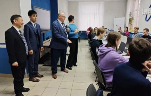 在白俄罗斯国立工艺大学观摩学习(国际交流与教育学院供图)