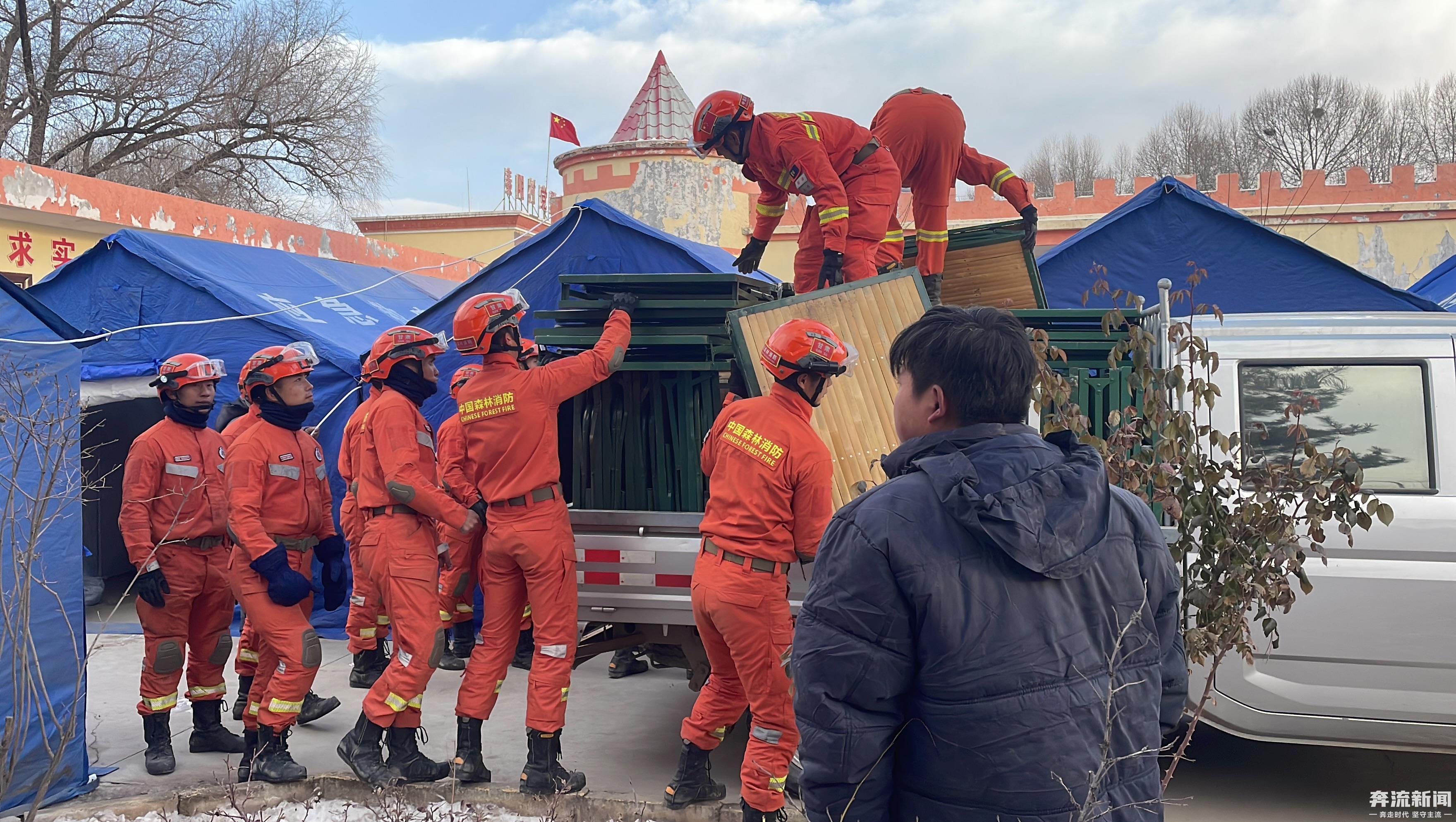 经历酷暑再战严寒 重庆山火英雄消防员奋战(28407953)-20231223201635.jpg