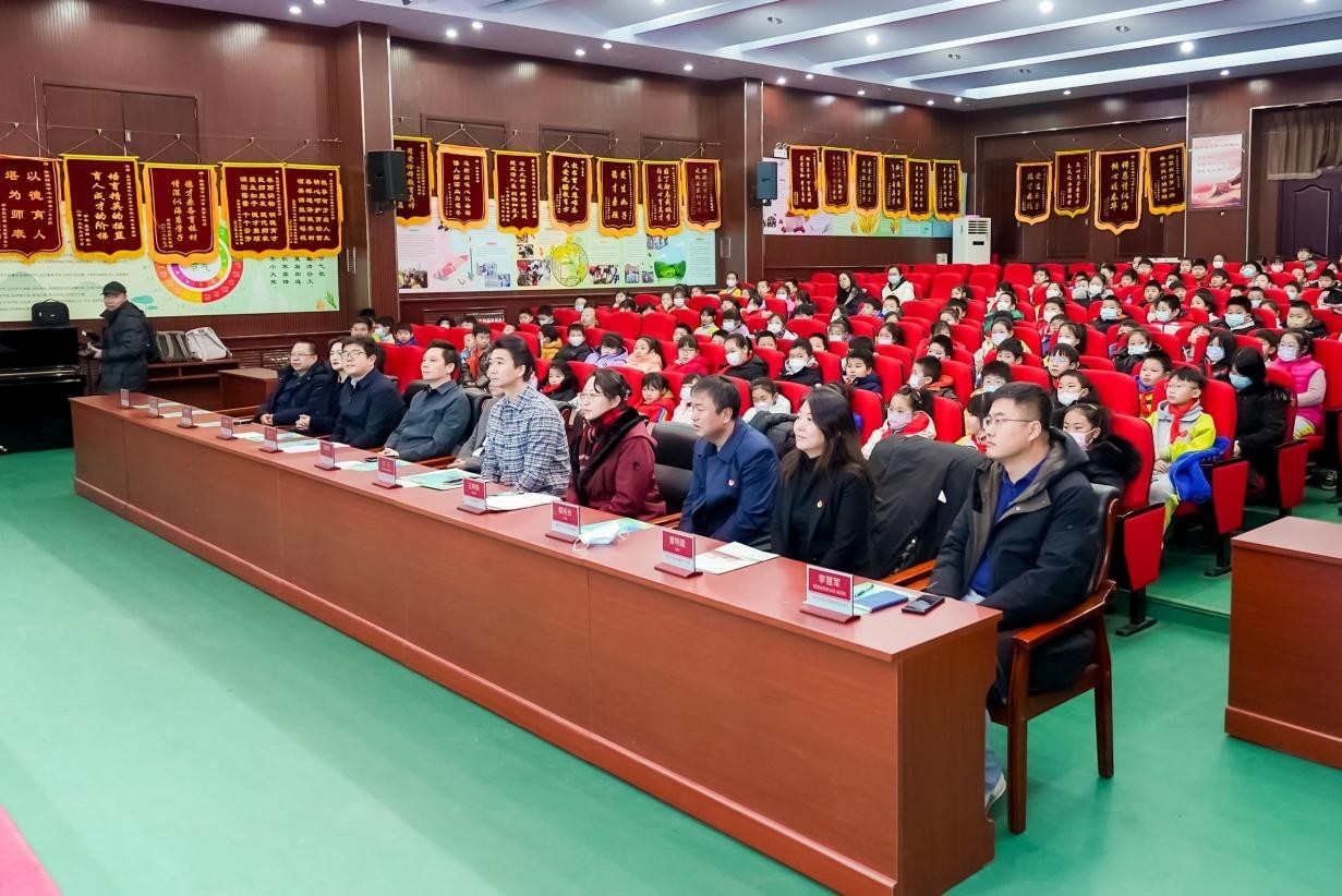 数智化校园近视防控实践基地揭牌活动在张家湾镇中心小学举办