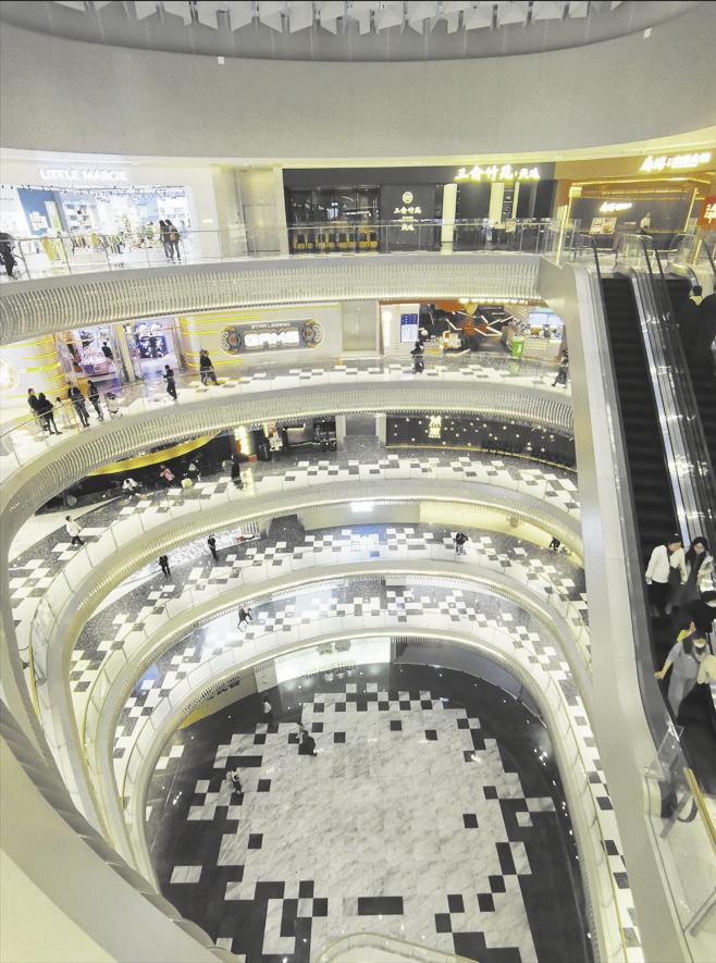 我市新晋“网红”商场——长春万象城，多家首店的开业深受消费者喜爱。