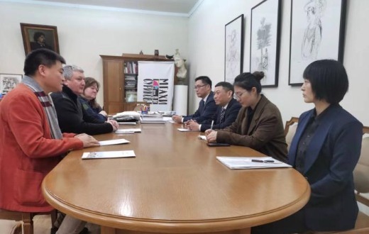 在俄罗斯国立莫斯科苏里科夫美术学院进行交流座谈(国际交流与教育学院供图)