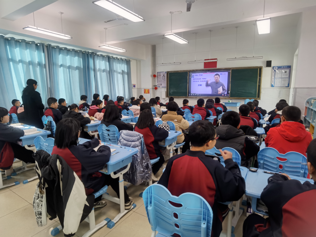 “走出屏幕” 走近学生,他们让和山学校瞬间沸腾!