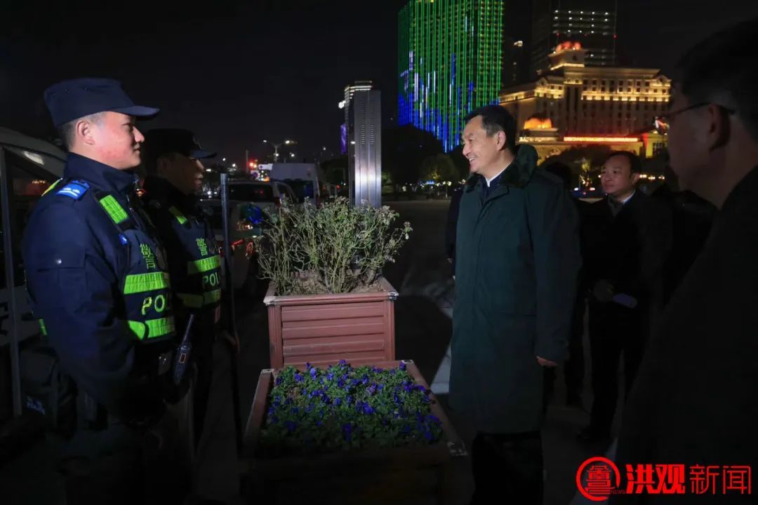 李红军：努力让市民游客跨年夜出行方便、玩得开心