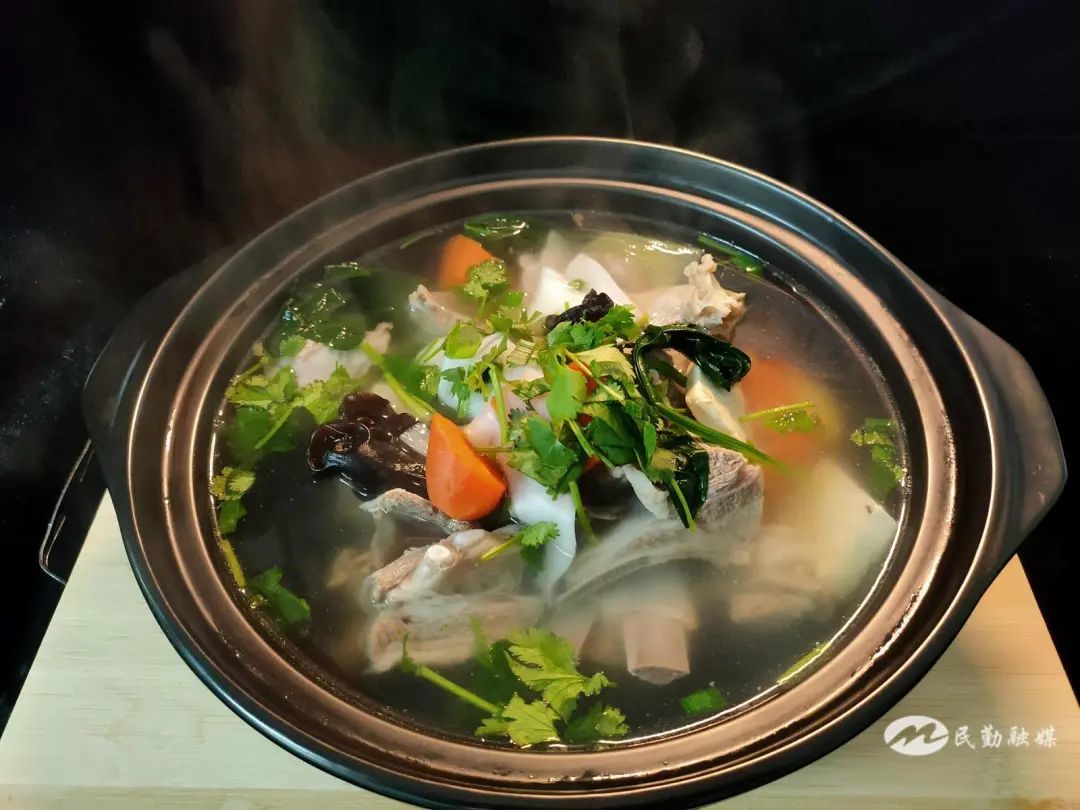 菜锅羊肉　梁霞　摄