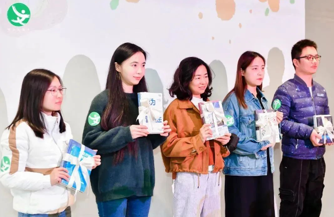 35年、234张老照片，一同开启这条时光隧道！