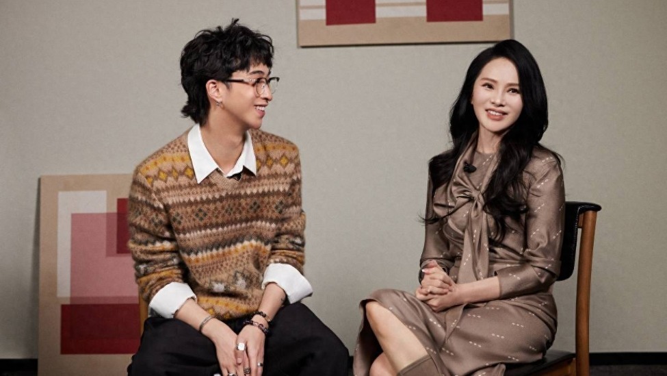 伊能静与儿子恩利首次同台演讲，谈及前夫，夸赞把儿子教育的很好封面图