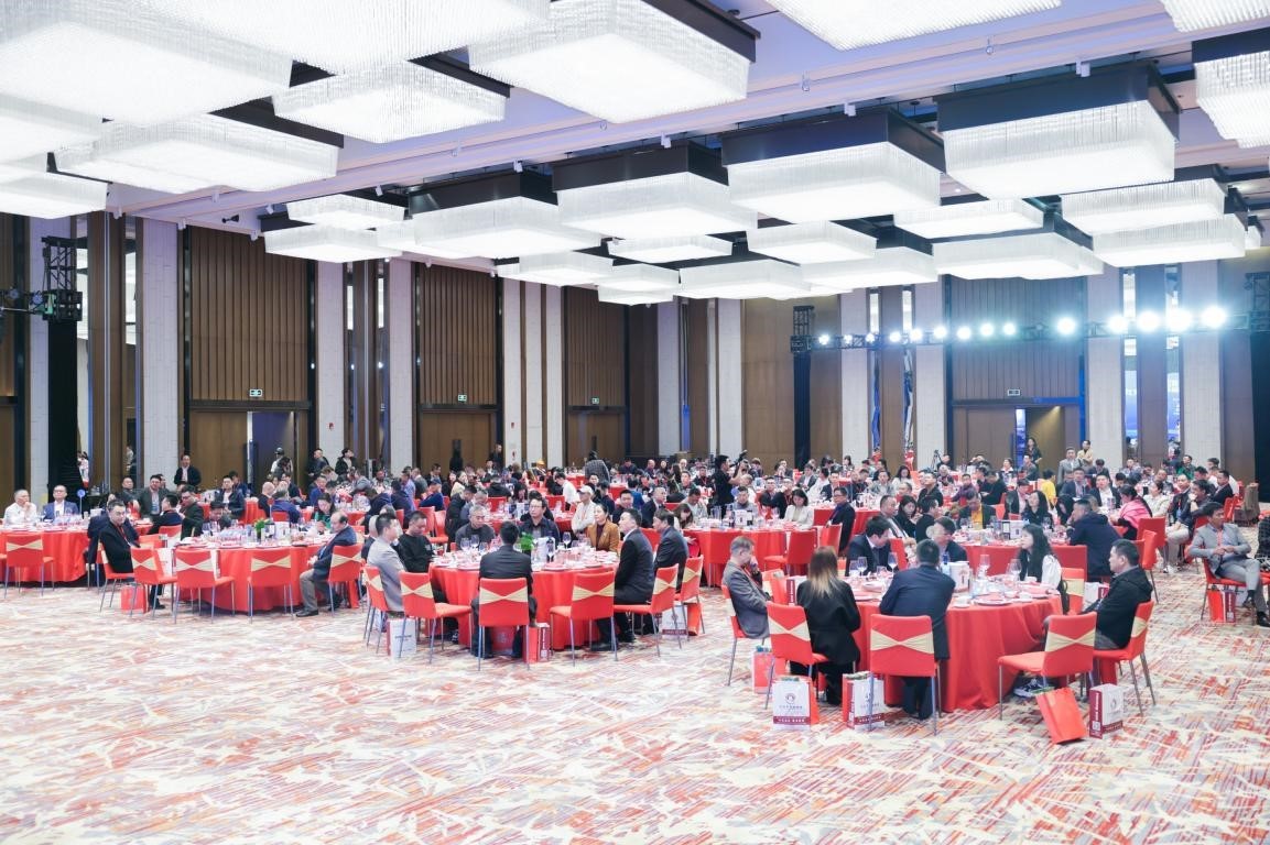 产业优化,共谋发展 2024年盐田区餐饮行业招商推介会暨深圳市第七届盆菜节颁证仪式