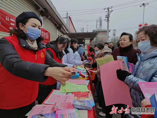 2024年3月1日，天水市麦积区道北十字文化广场“两癌”检查宣传。