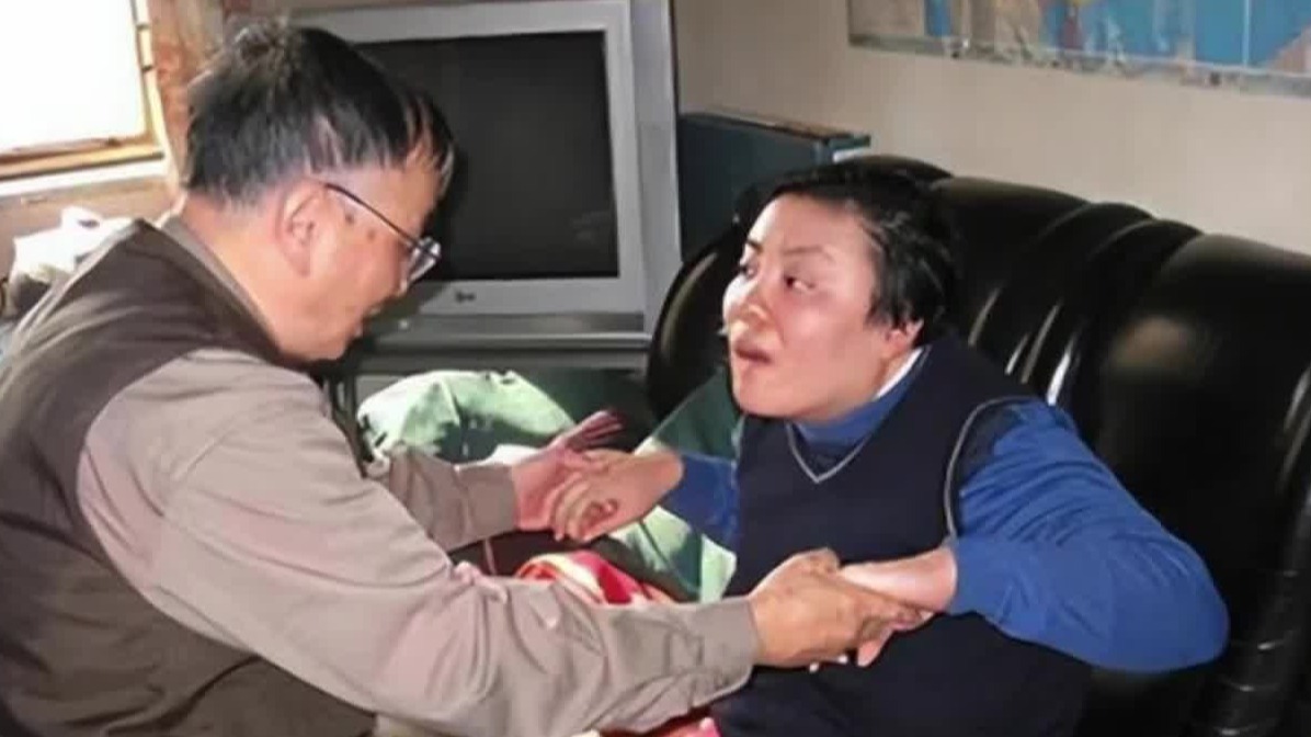 朱令“铊中毒”后死里逃生，却落下终身残疾，父母维护着她的体面和尊严_凤凰网视频_凤凰网